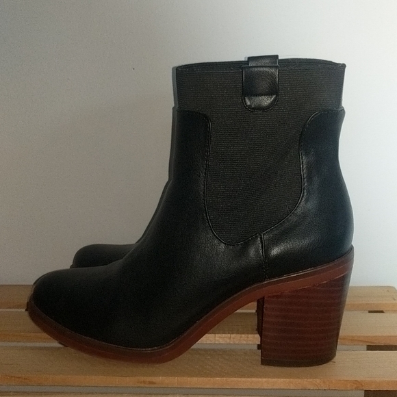 Kensie Black Chelsea Boots - Picture 5 of 10